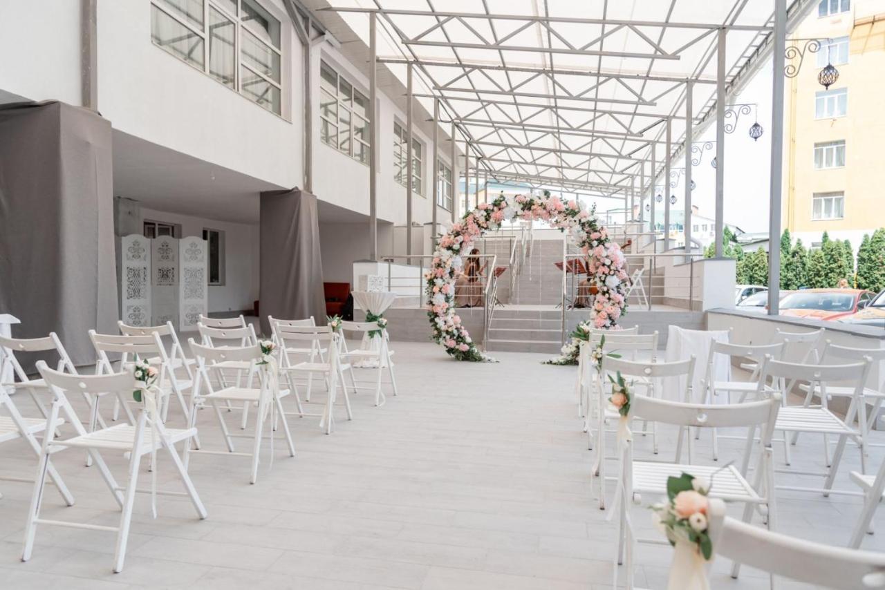 Petropavlovskaya Borshchagovka Congress Hotel Verhovina מראה חיצוני תמונה